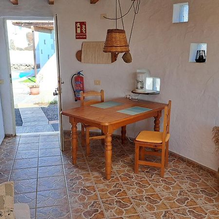 Inviting 1-Bedroom House 'Esquina' Finca Vistamar Салобре Екстериор снимка